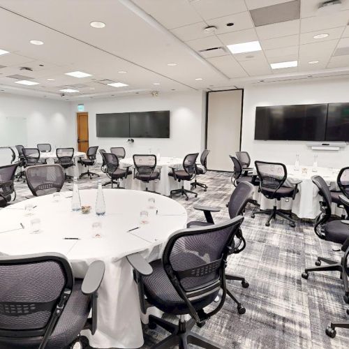 Training room with rounds